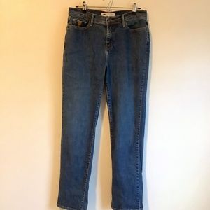 Perfectly slimming Levi’s 512 Highrise Dark Wash Denim Jeans